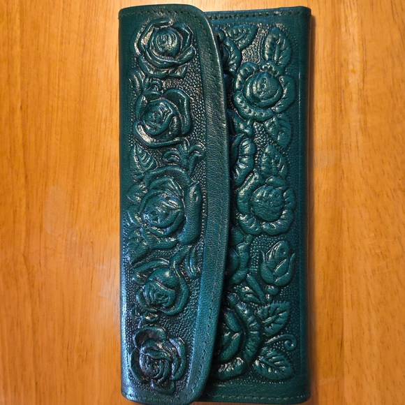 Vintage Handmade Vibrant Green Floral Embossed Wallet - Picture 8 of 15